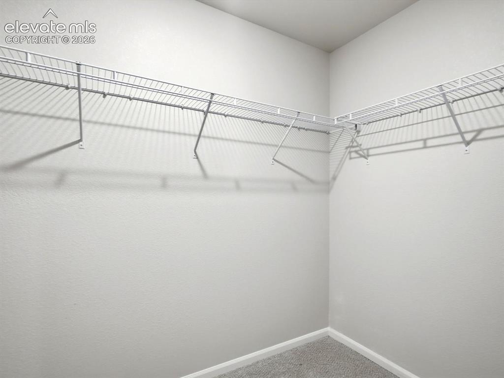 Image 22 of 25: Closet