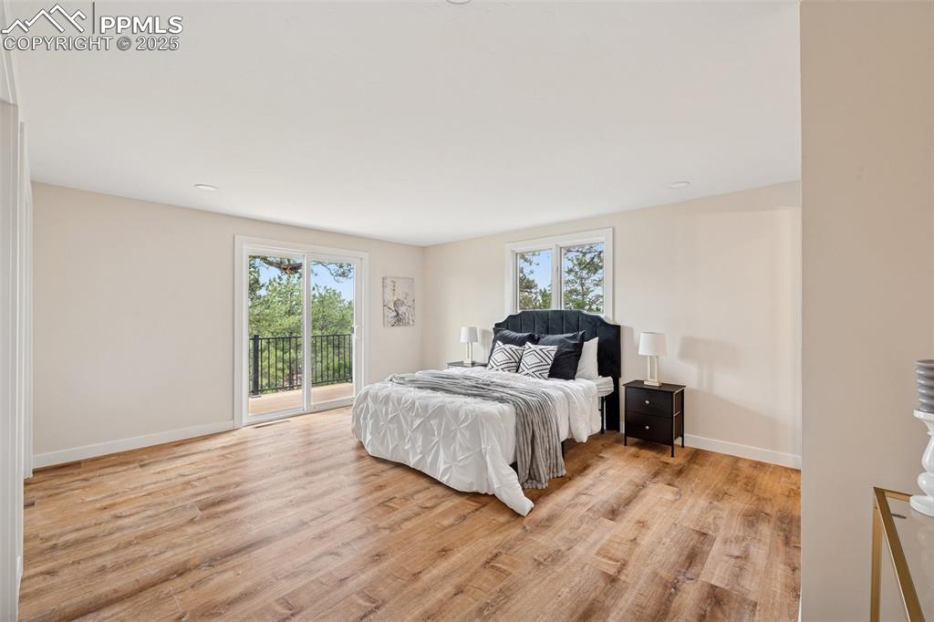 Image 15 of 32: Bedroom
