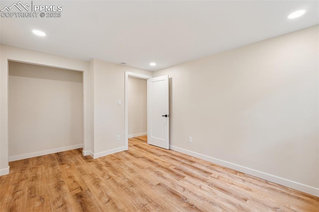 Image 19 of 32: Bedroom