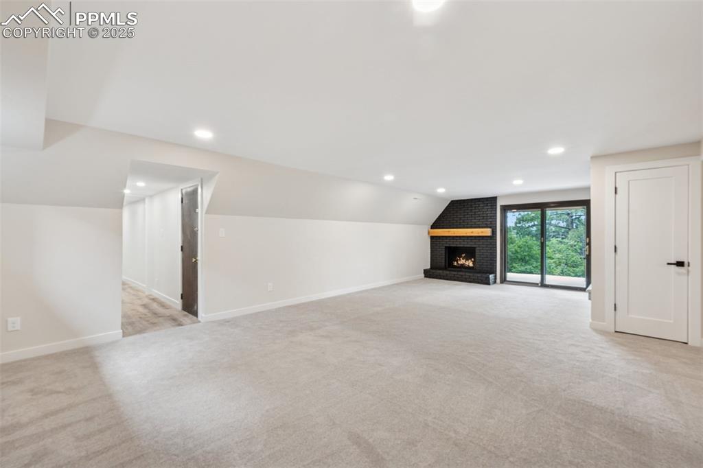 Image 22 of 32: Family Room