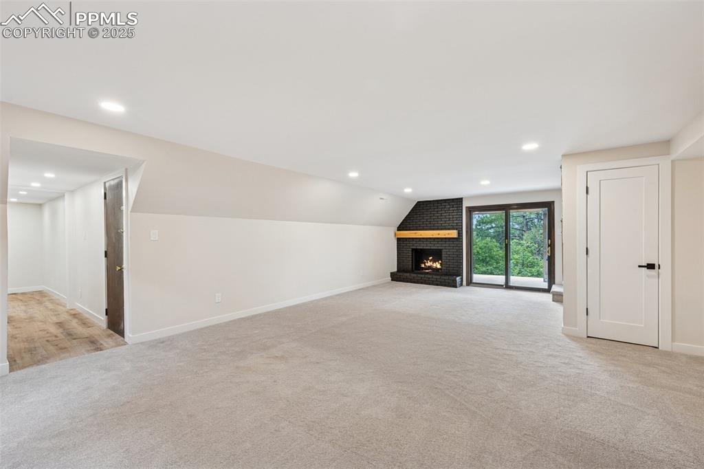 Image 23 of 32: Family Room