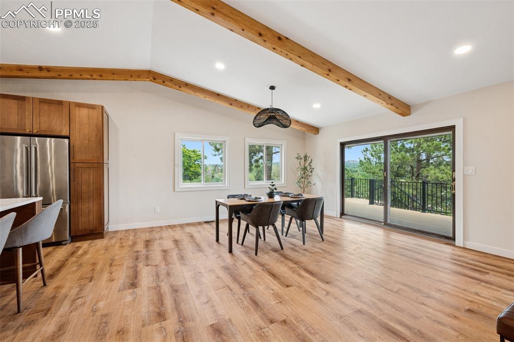 Image 8 of 32: Dining Area