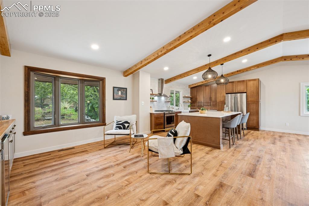 Image 9 of 32: Sitting Room