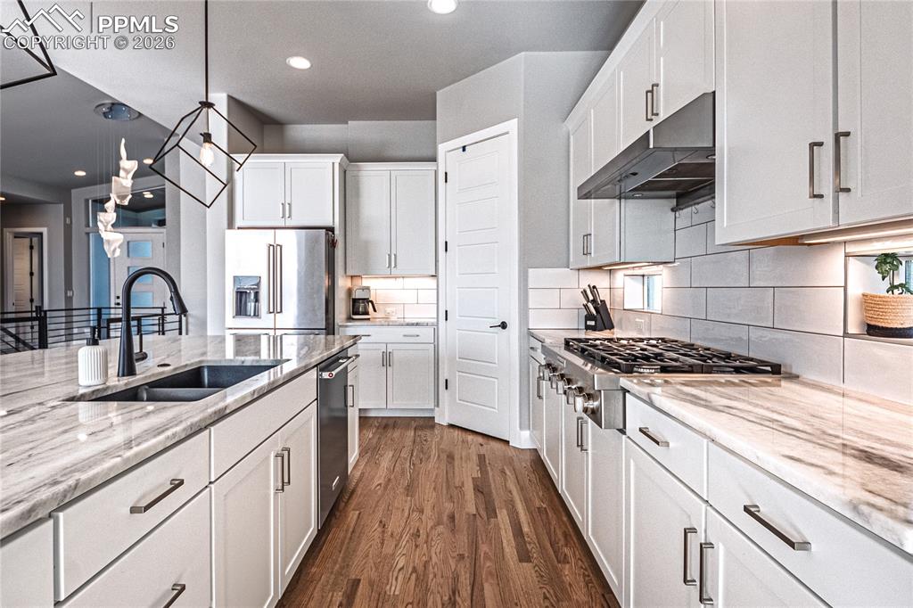 Image 13 of 47: Kitchen