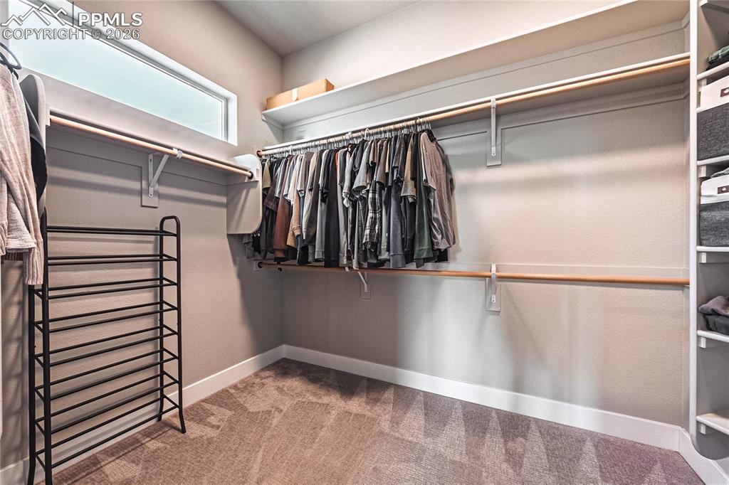 Image 22 of 47: Closet