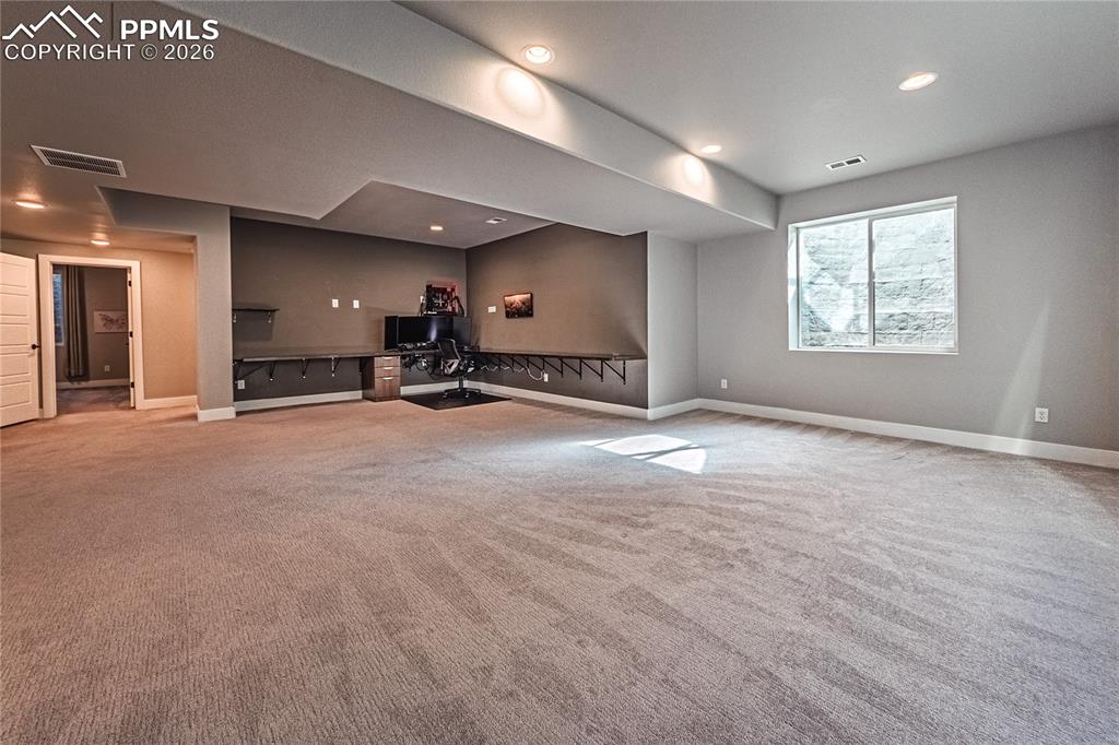 Image 35 of 47: Living Room