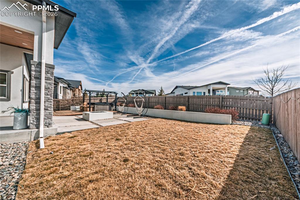 Image 44 of 47: Yard