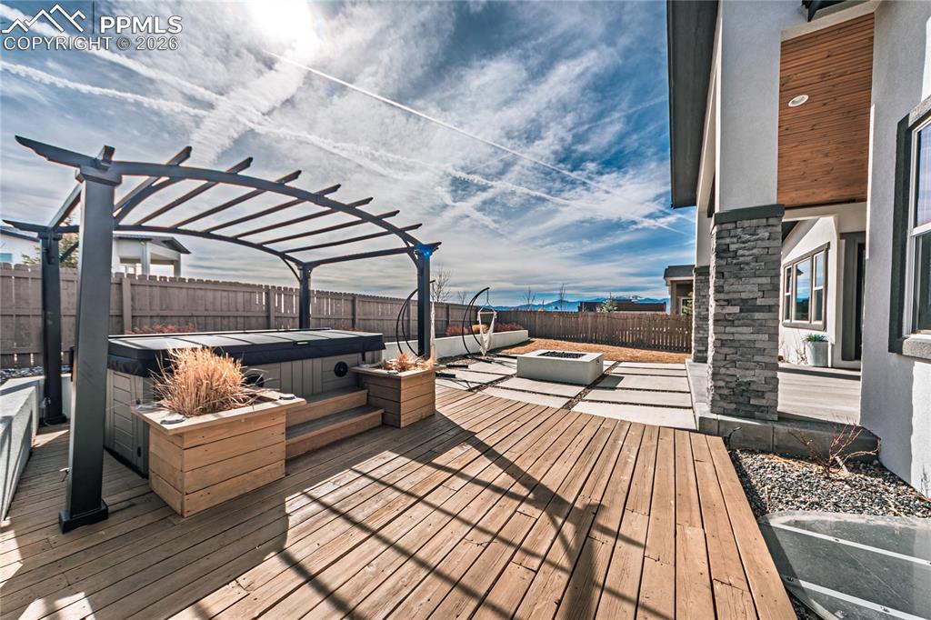 Image 46 of 47: Deck