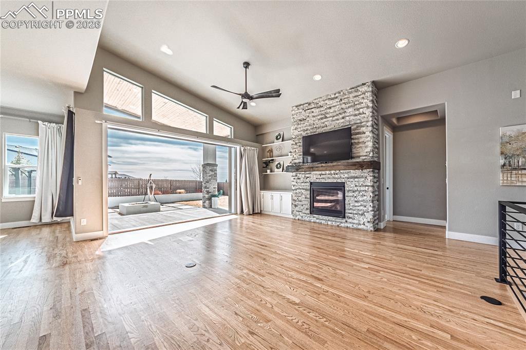 Image 6 of 47: Living Room