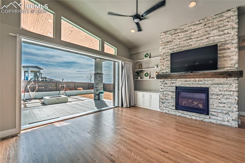 Image 7 of 47: Living Room