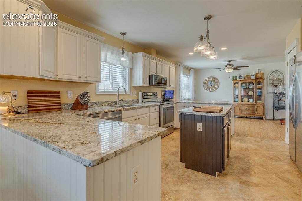 Image 10 of 46: Kitchen