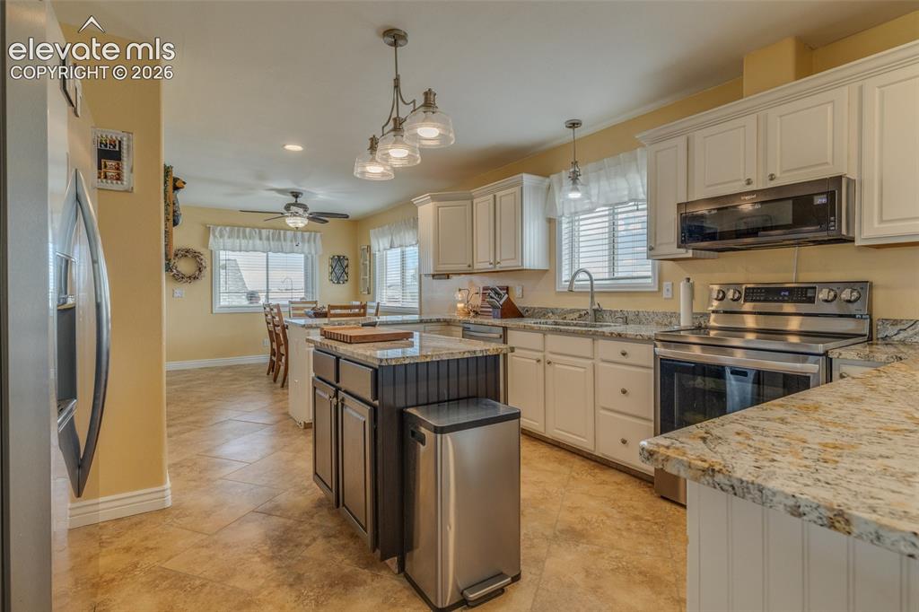Image 11 of 46: Kitchen