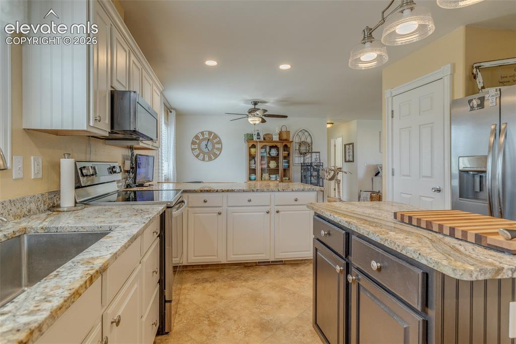 Image 12 of 46: Kitchen