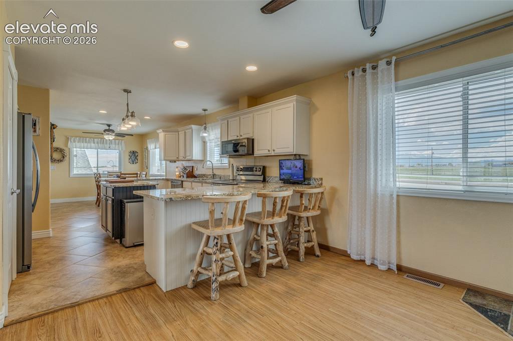 Image 13 of 46: Kitchen