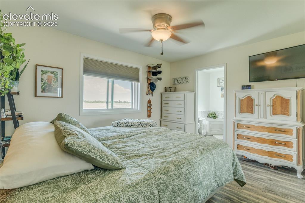 Image 18 of 46: Bedroom