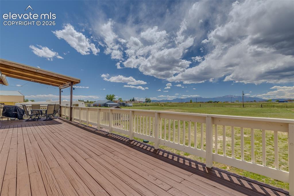 Image 6 of 46: Deck