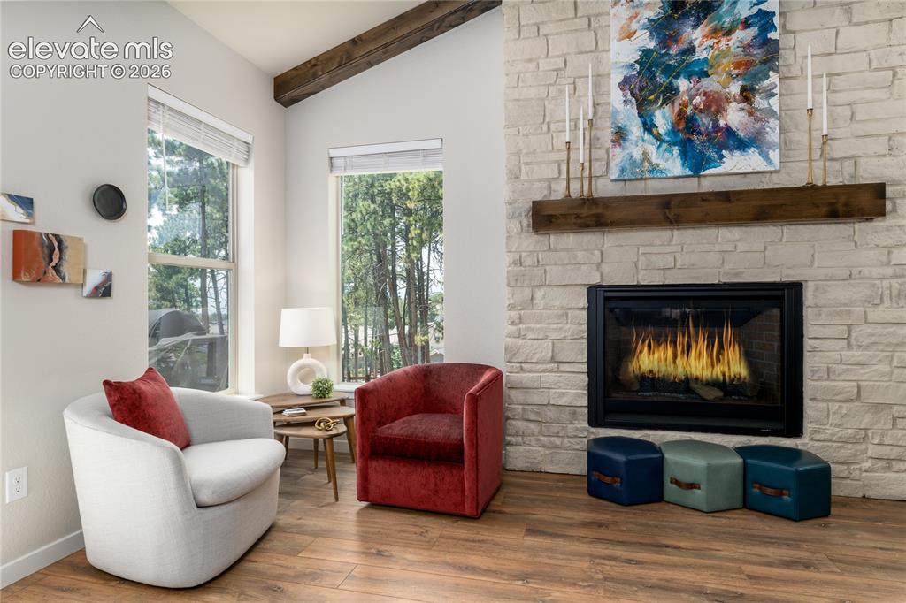 Image 13 of 46: Sitting Room