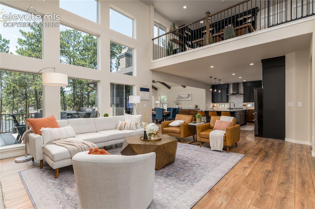 Image 19 of 46: Living Room