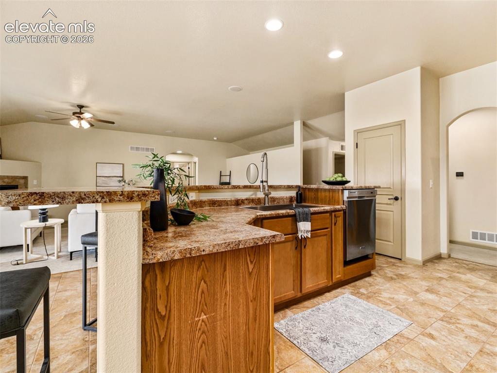Image 11 of 50: Kitchen