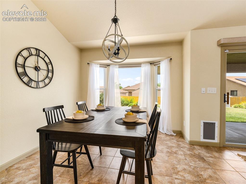 Image 15 of 50: Dining Area