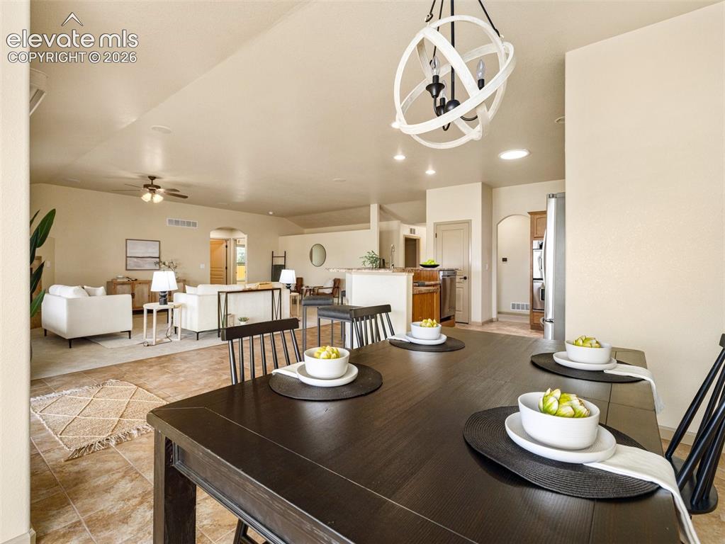 Image 16 of 50: Dining Area