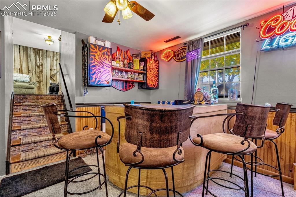 Image 12 of 25: Indoor dry bar