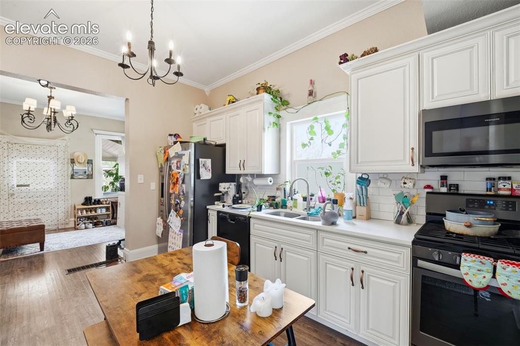 Image 8 of 41: Kitchen