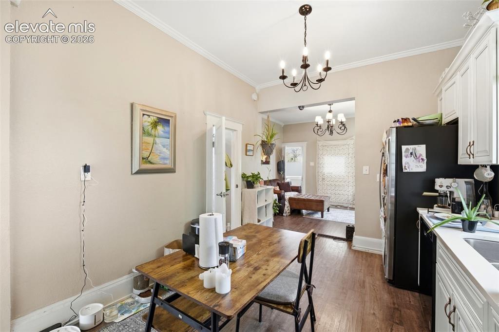 Image 9 of 41: Dining Area