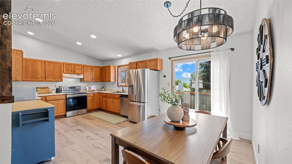 Image 10 of 39: Kitchen