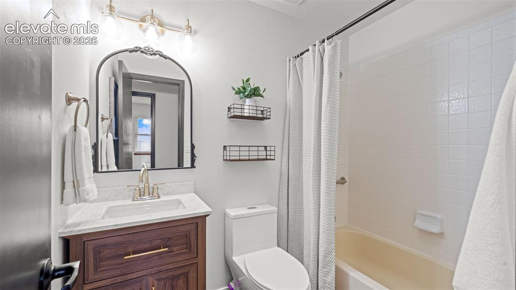 Image 15 of 39: Bathroom