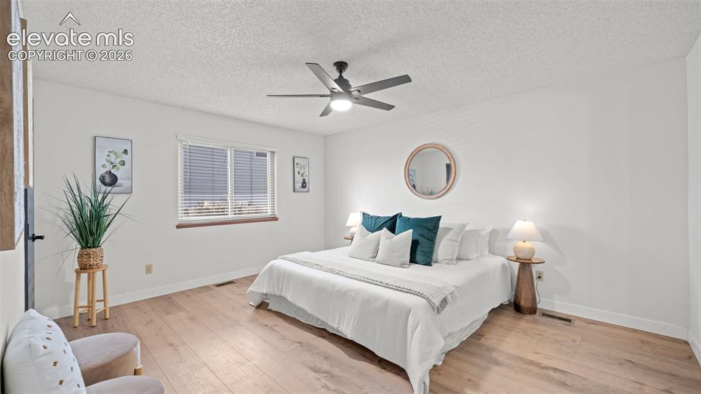 Image 19 of 39: Bedroom
