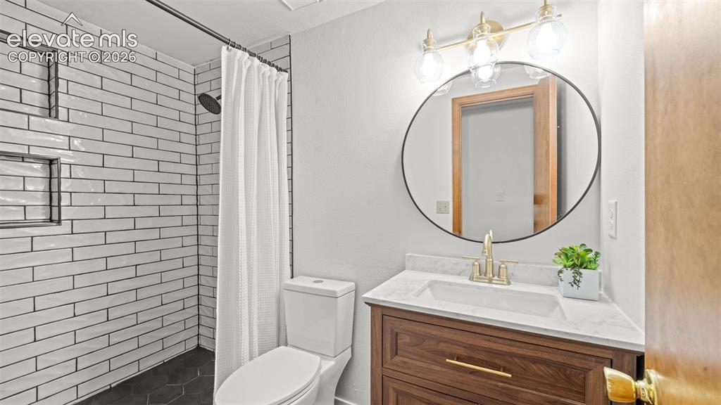 Image 20 of 39: Bathroom