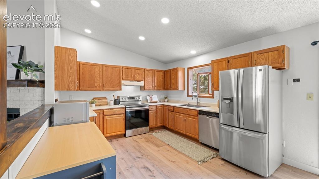 Image 7 of 39: Kitchen