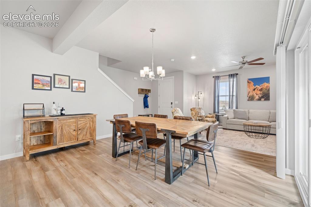 Image 10 of 50: Dining Area