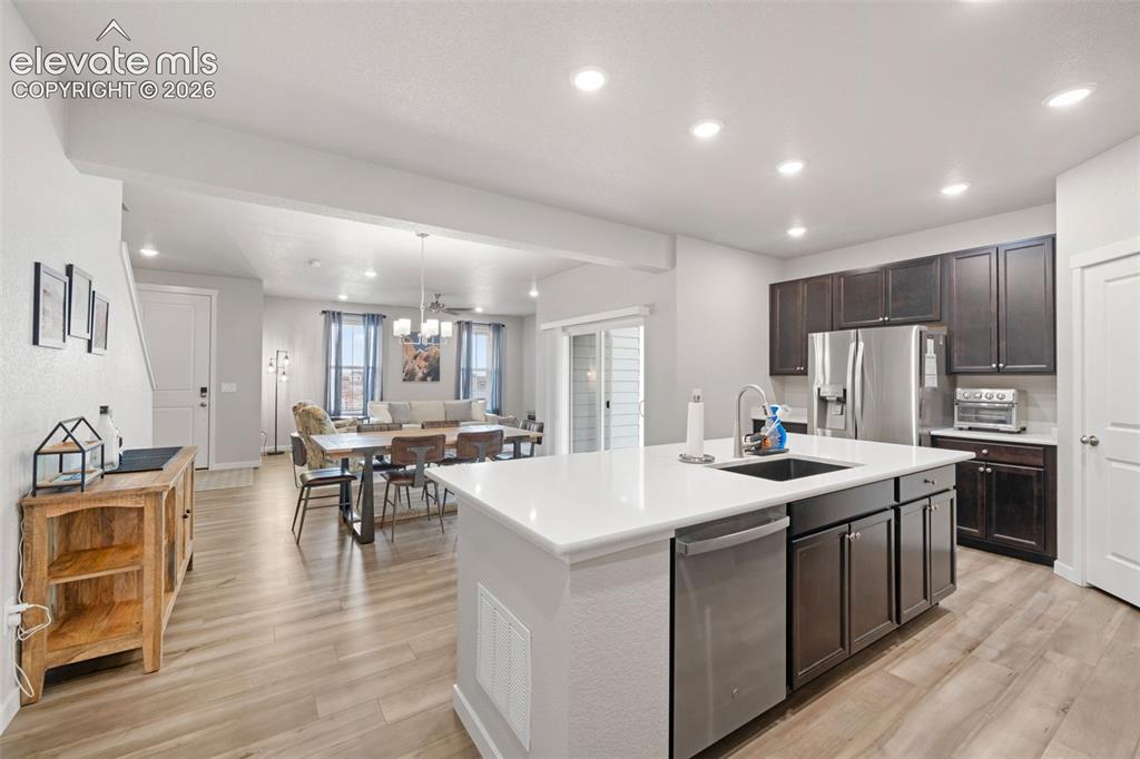 Image 16 of 50: Kitchen