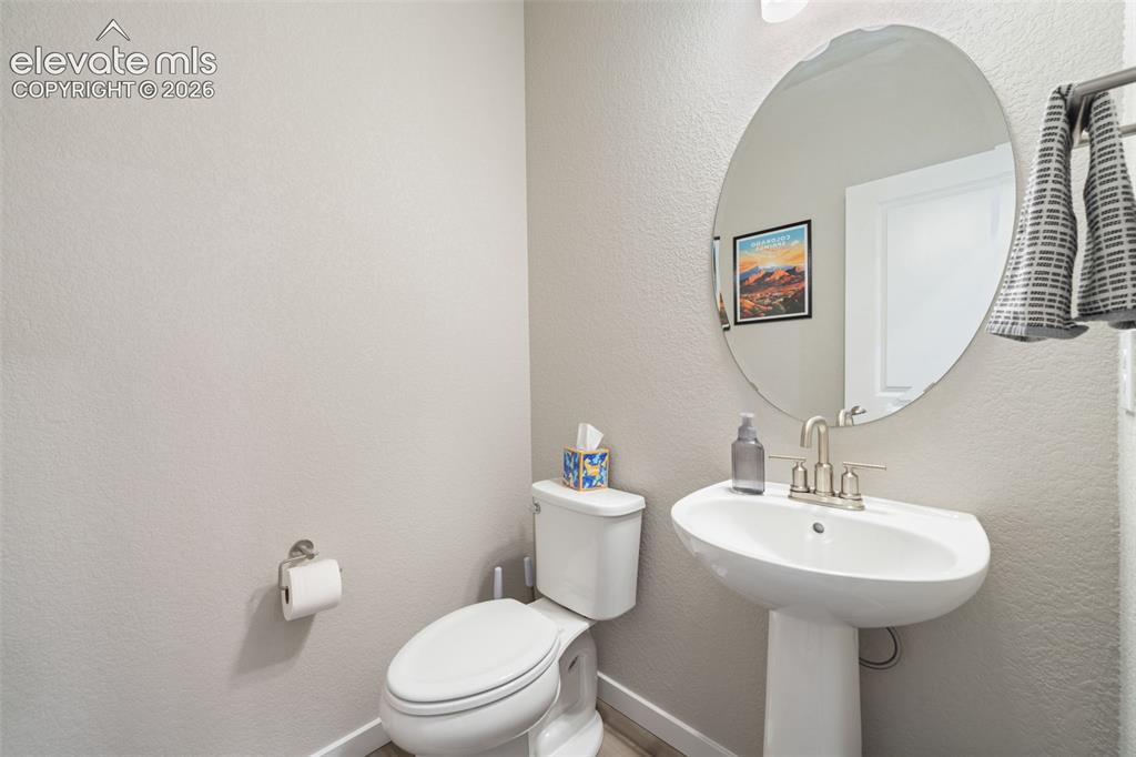 Image 17 of 50: Bathroom