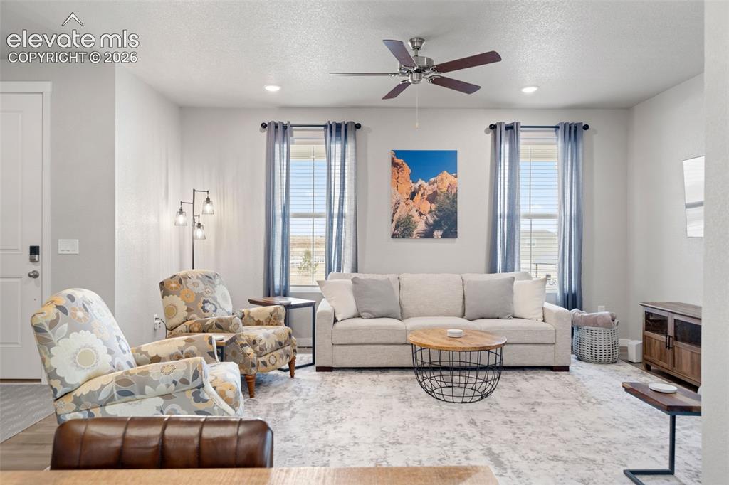 Image 9 of 50: Living Room