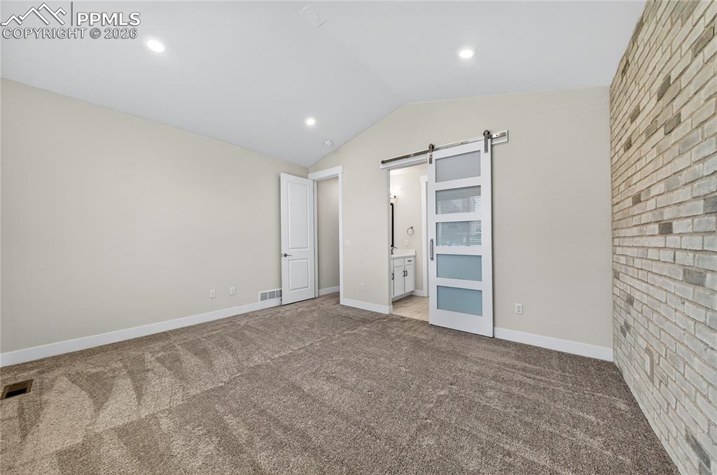 Image 14 of 43: Bedroom