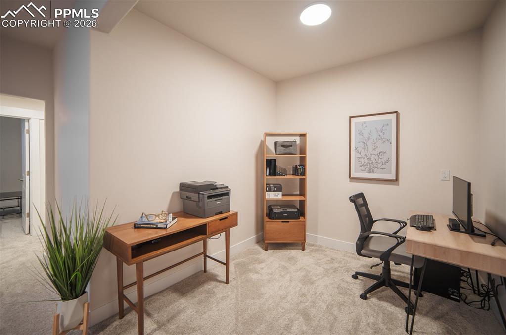 Image 29 of 43: Office