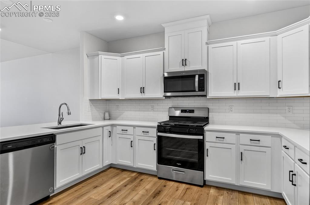 Image 9 of 43: Kitchen