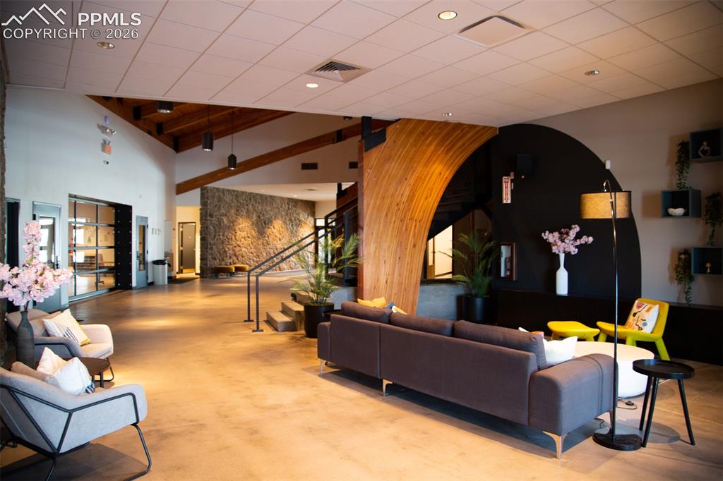 Image 29 of 33: Lobby