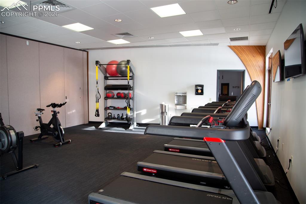 Image 30 of 33: Gym