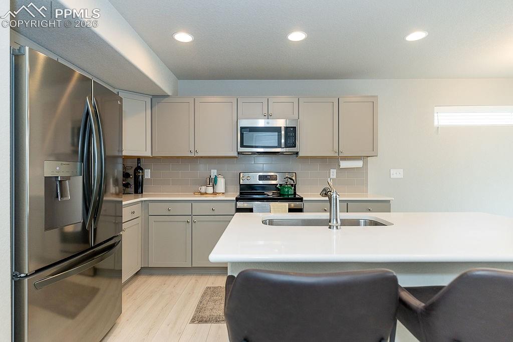 Image 4 of 33: Kitchen