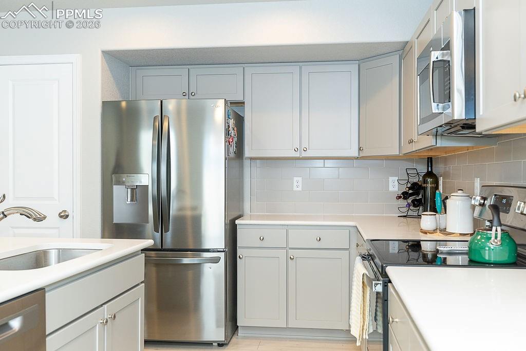 Image 5 of 33: Kitchen