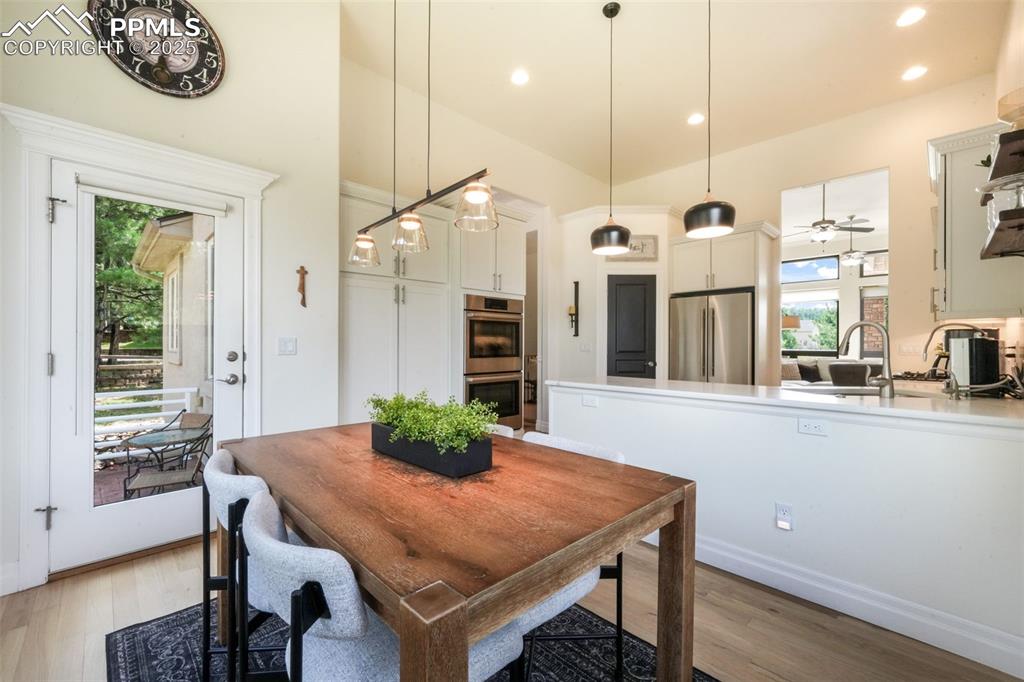 Image 22 of 49: Dining Area