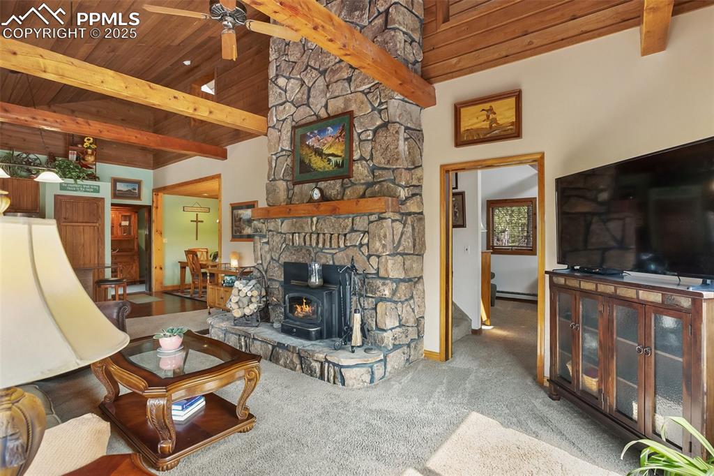 Image 13 of 40: Living Room