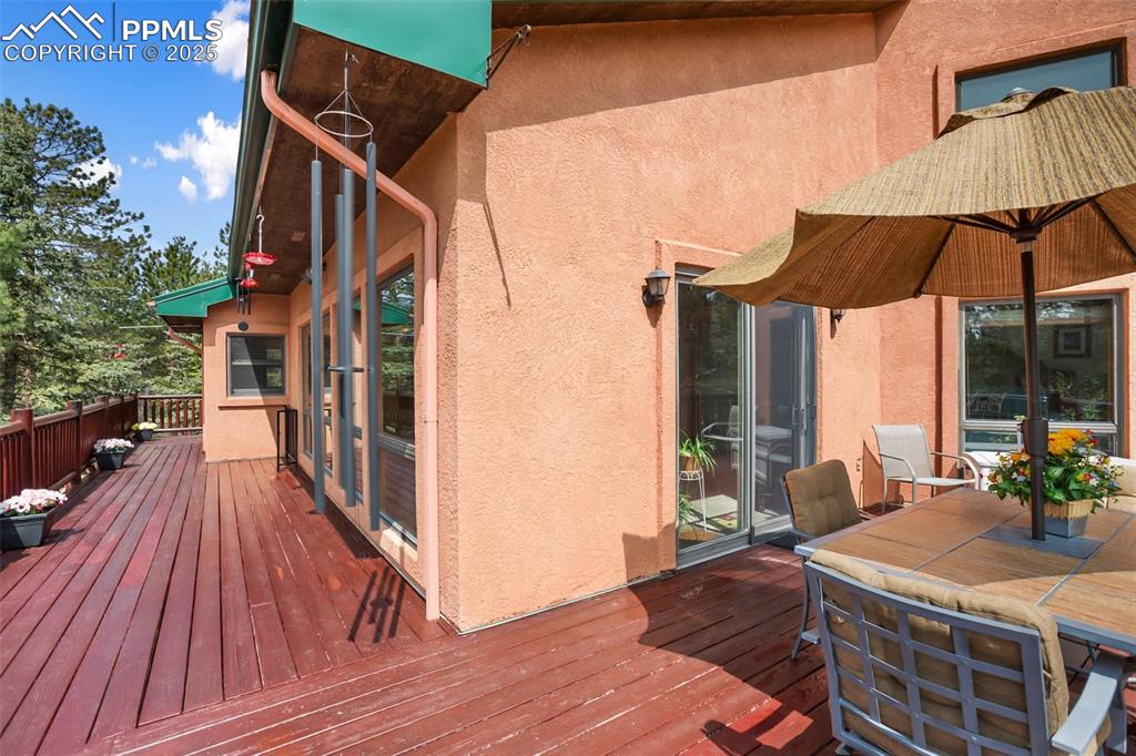 Image 6 of 40: Deck