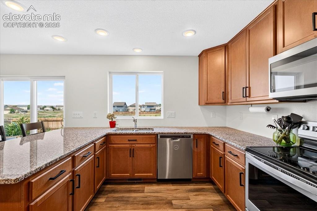 Image 11 of 36: Kitchen