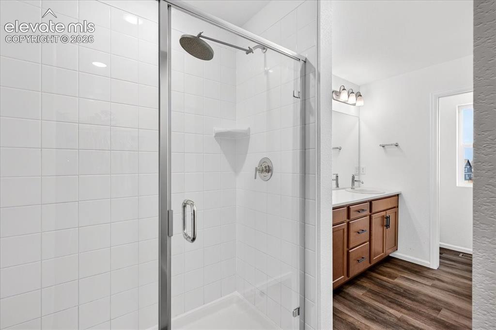 Image 16 of 36: Bathroom