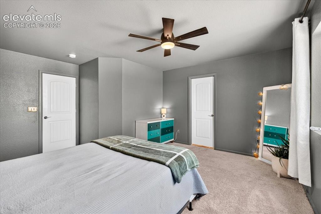 Image 18 of 36: Bedroom